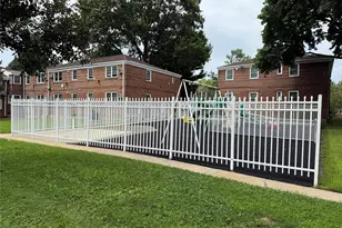 226-09 Union Tpke, Oakland Gardens, NY 11364 - Photo 17