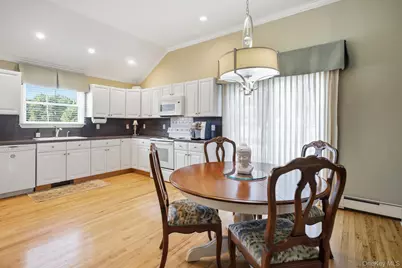 250 Montauk Highway, East Moriches, NY 11940 - Photo 19