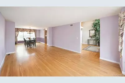 150 Hayrick Lane, Commack, NY 11725 - Photo 17