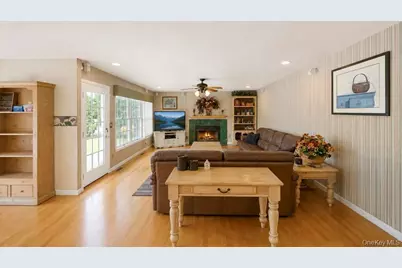 150 Hayrick Lane, Commack, NY 11725 - Photo 5