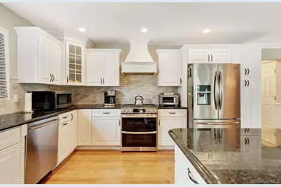 1836 Gardenia Avenue, Merrick, NY 11566 - Photo 11