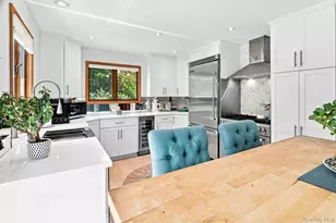 70 Fanning Ave, Hampton Bays, NY 11946 - Photo 9