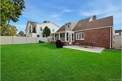 442 Langley Avenue, West Hempstead, NY 11552 - Photo 13