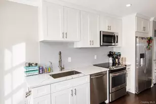 31 Vista Dr N, Manorville, NY 11949 - Photo 7
