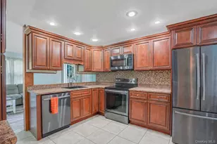 8 Hampton Rd, Poughkeepsie, NY 12603 - Photo 9