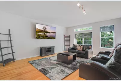 303 Bridgeview Drive, Poughkeepsie, NY 12601 - Photo 19