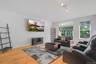 303 Bridgeview Dr, Poughkeepsie, NY 12601 - Photo 19
