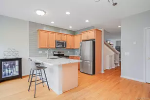 303 Bridgeview Dr, Poughkeepsie, NY 12601 - Photo 9