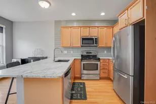 303 Bridgeview Dr, Poughkeepsie, NY 12601 - Photo 11