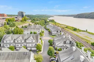 303 Bridgeview Dr, Poughkeepsie, NY 12601 - Photo 37