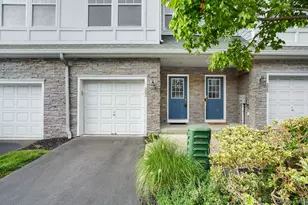 303 Bridgeview Dr, Poughkeepsie, NY 12601 - Photo 3