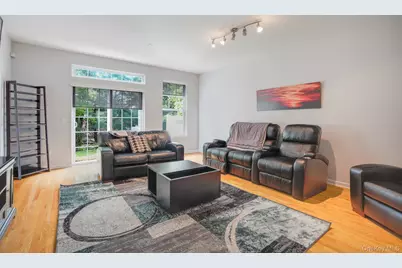303 Bridgeview Drive, Poughkeepsie, NY 12601 - Photo 17