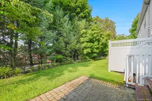 303 Bridgeview Dr, Poughkeepsie, NY 12601 - Photo 35