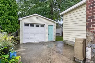 448 Lewis Pl, Mineola, NY 11501 - Photo 27