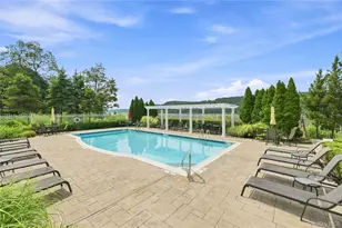308 Bridgeview Dr, Poughkeepsie, NY 12601 - Photo 9