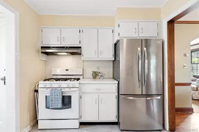 23 Wisteria Avenue, Mineola, NY 11501 - Photo 9