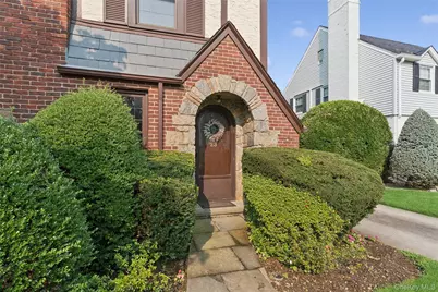23 Wisteria Avenue, Mineola, NY 11501 - Photo 3