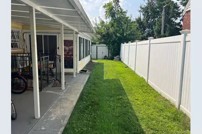 47 Brown Avenue, Hempstead, NY 11550 - Photo 23