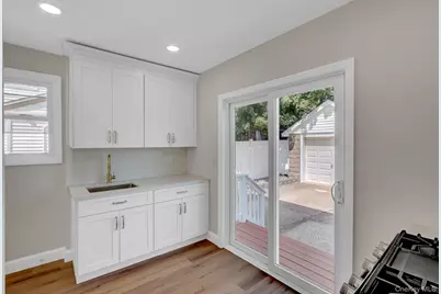 15 Stratford Avenue, Williston Park, NY 11596 - Photo 9