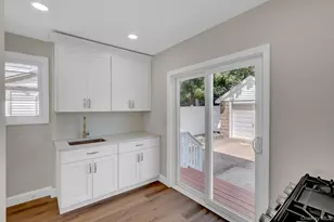 15 Stratford Ave, Williston Park, NY 11596 - Photo 9