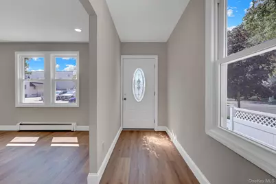 15 Stratford Avenue, Williston Park, NY 11596 - Photo 3