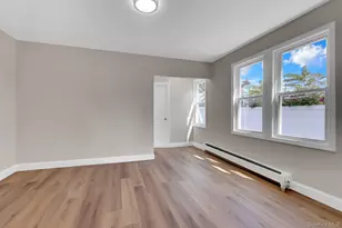 15 Stratford Ave, Williston Park, NY 11596 - Photo 7