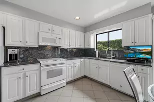 99 Skyview Ln, New Rochelle, NY 10804 - Photo 13