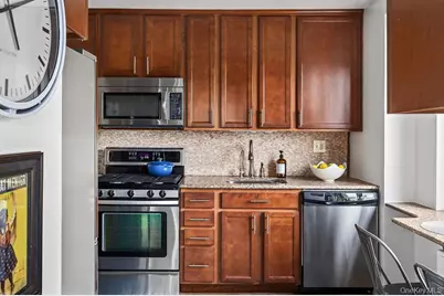 3333 Henry Hudson Parkway #4M, Bronx, NY 10463 - Photo 9