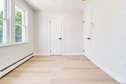 6472 80th Avenue, Glendale, NY 11385 - Photo 17