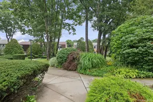 10 Glen Hollow Dr, Holtsville, NY 11742 - Photo 17
