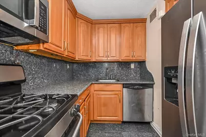 150-38 Union Turnpike #6F, Flushing, NY 11367 - Photo 7