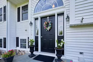 274 Robinson Ln, Wappingers Falls, NY 12590 - Photo 5