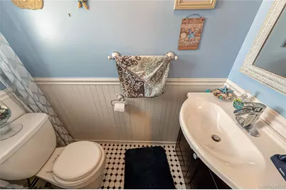 21 Circle Drive, East Northport, NY 11731 - Photo 11