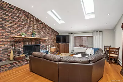 1118 Howard Drive, Westbury, NY 11590 - Photo 3