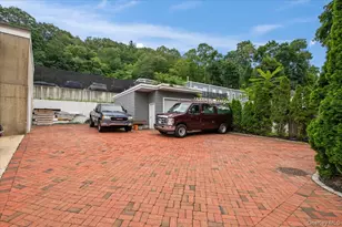 97 Pine Hollow Rd, Oyster Bay, NY 11771 - Photo 21