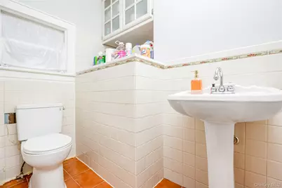 958 Thomas Avenue, Baldwin, NY 11510 - Photo 17