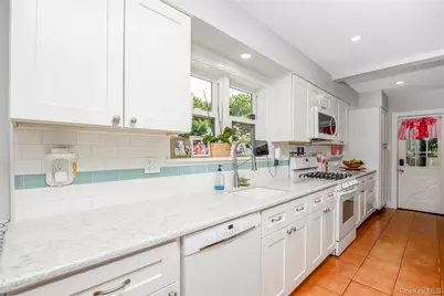 958 Thomas Avenue, Baldwin, NY 11510 - Photo 15