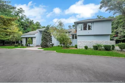 25 Wildwood Drive, Syosset, NY 11791 - Photo 3