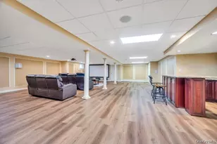 25 Wildwood Dr, Syosset, NY 11791 - Photo 35