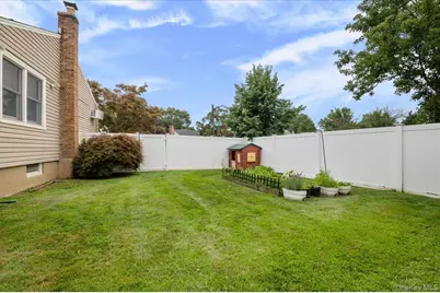 15 Eleanor Road, Plainview, NY 11803 - Photo 29
