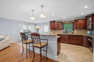15 Eleanor Rd, Plainview, NY 11803 - Photo 9