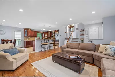 15 Eleanor Road, Plainview, NY 11803 - Photo 3