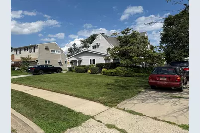27 Wheelbarrow Lane, Wantagh, NY 11793 - Photo 1
