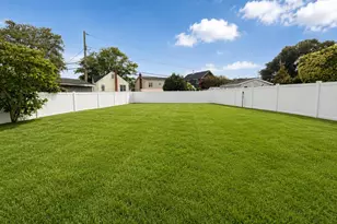 95 W Lake Dr, Lindenhurst, NY 11757 - Photo 37