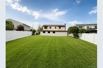 95 W Lake Drive, Lindenhurst, NY 11757 - Photo 35