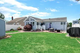 208 N 3rd St, Bethpage, NY 11714 - Photo 13