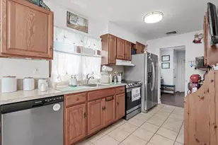 208 N 3rd St, Bethpage, NY 11714 - Photo 5