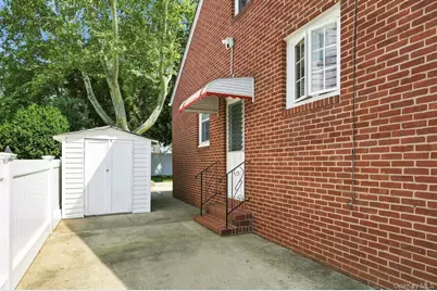 201 E Chester Street, Valley Stream, NY 11580 - Photo 3