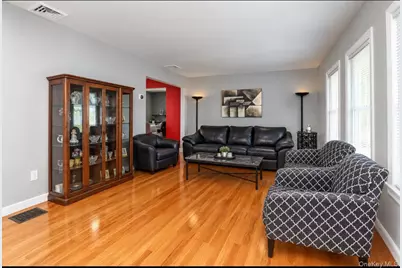 315 Cherry Place, East Meadow, NY 11554 - Photo 9