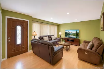 35 Hart Street, Port Jefferson Station, NY 11776 - Photo 11